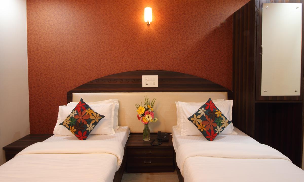 Hotel Railway Inn Тане Екстериор снимка